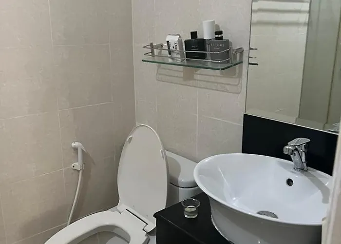 Spacious 2 Bed & 2 Bath In Newport Apartment *