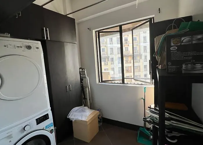 Spacious 2 Bed & 2 Bath In Newport Apartment
